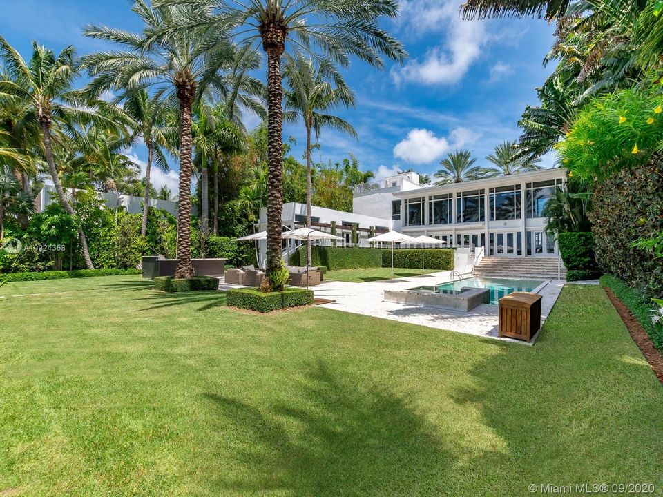 Vendido Recientemente: $11,700,000 (7 camas, 8 baños, 6995 Pies cuadrados)