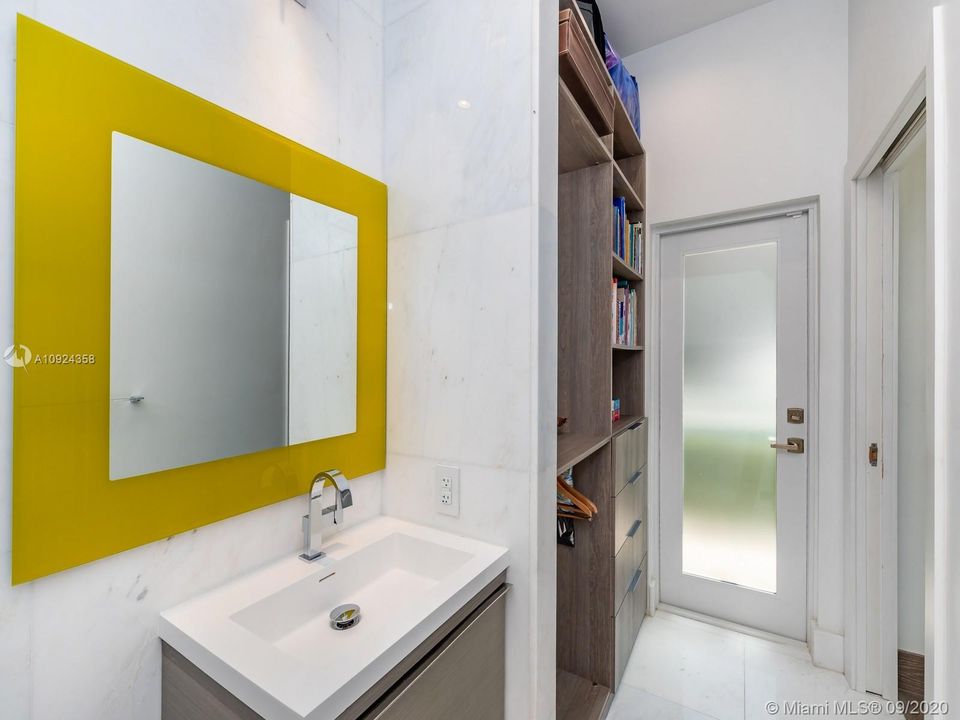 Vendido Recientemente: $11,700,000 (7 camas, 8 baños, 6995 Pies cuadrados)