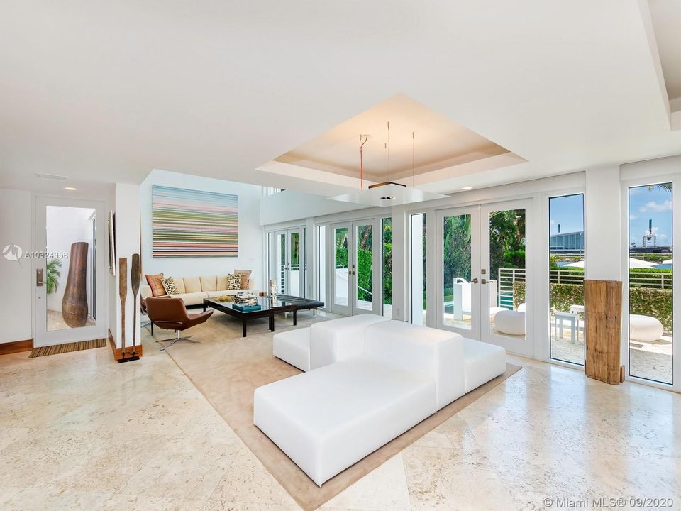 Vendido Recientemente: $11,700,000 (7 camas, 8 baños, 6995 Pies cuadrados)