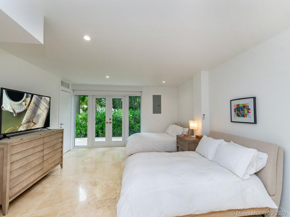 Vendido Recientemente: $11,700,000 (7 camas, 8 baños, 6995 Pies cuadrados)