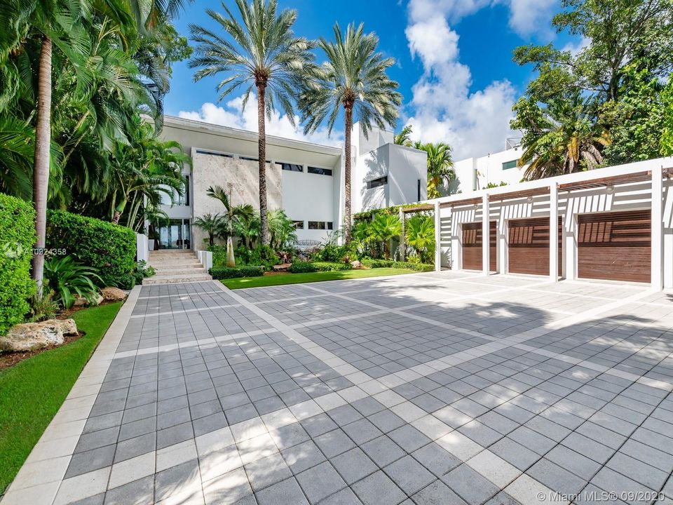 Vendido Recientemente: $11,700,000 (7 camas, 8 baños, 6995 Pies cuadrados)