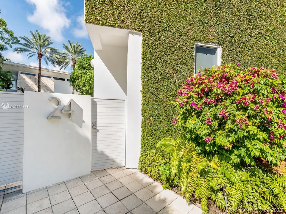 Vendido Recientemente: $11,700,000 (7 camas, 8 baños, 6995 Pies cuadrados)