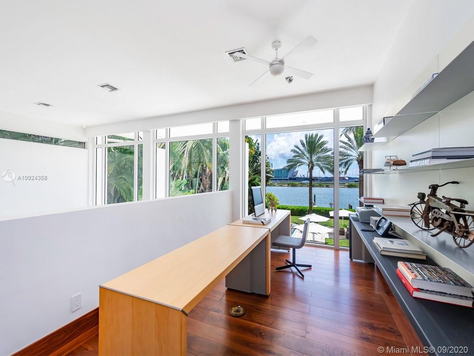 Vendido Recientemente: $11,700,000 (7 camas, 8 baños, 6995 Pies cuadrados)