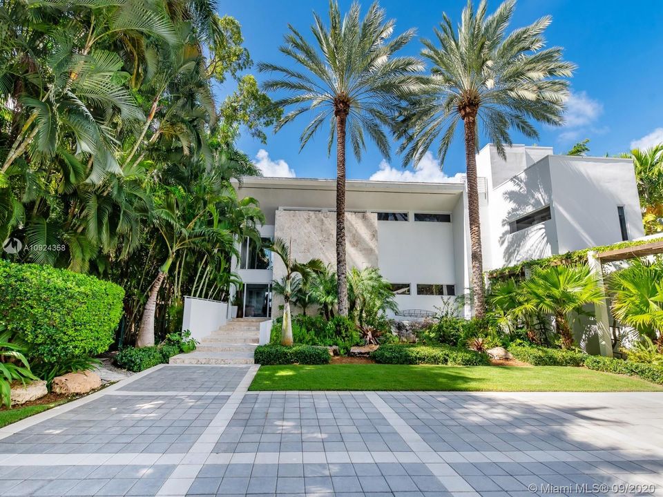 Vendido Recientemente: $11,700,000 (7 camas, 8 baños, 6995 Pies cuadrados)