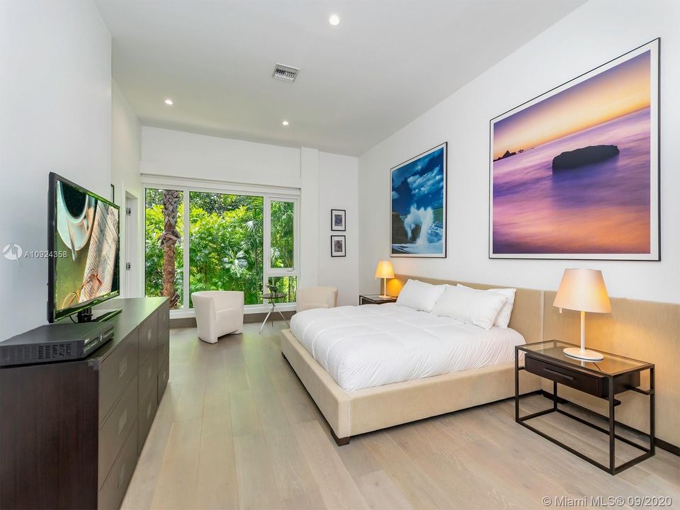 Vendido Recientemente: $11,700,000 (7 camas, 8 baños, 6995 Pies cuadrados)