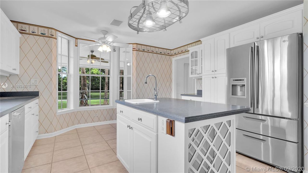 Vendido Recientemente: $575,000 (3 camas, 3 baños, 2653 Pies cuadrados)