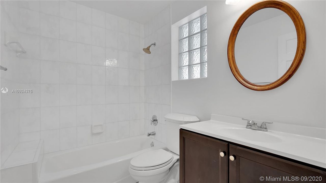 Vendido Recientemente: $575,000 (3 camas, 3 baños, 2653 Pies cuadrados)
