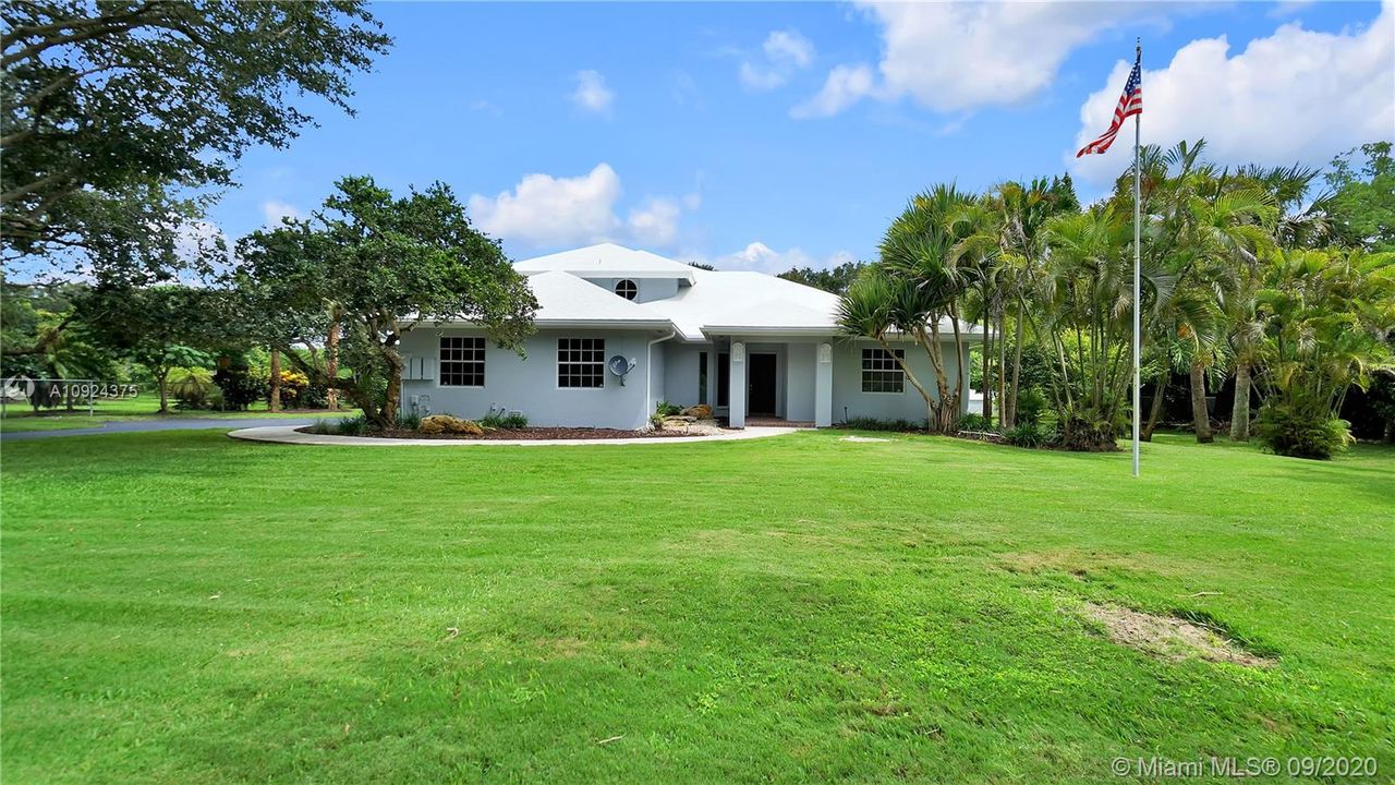 Vendido Recientemente: $575,000 (3 camas, 3 baños, 2653 Pies cuadrados)