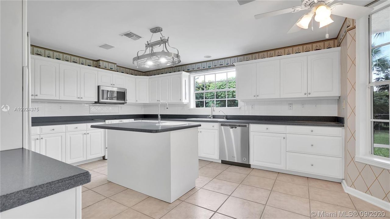 Vendido Recientemente: $575,000 (3 camas, 3 baños, 2653 Pies cuadrados)