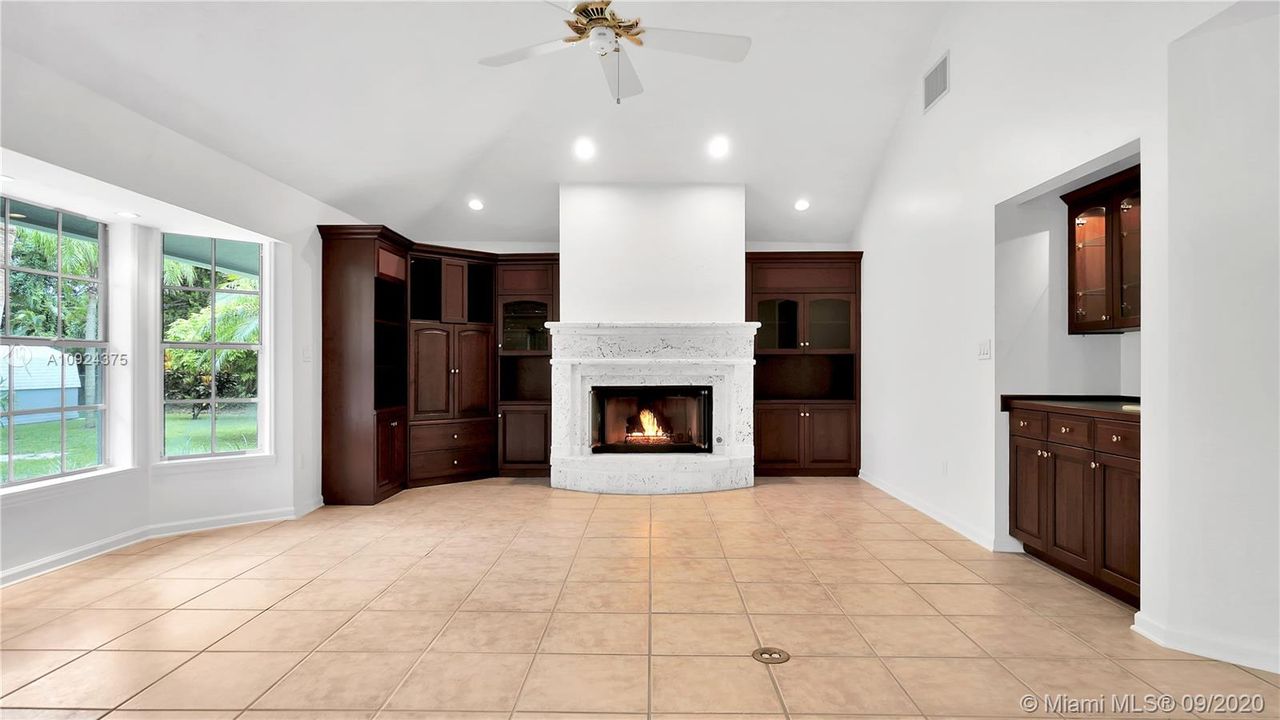 Vendido Recientemente: $575,000 (3 camas, 3 baños, 2653 Pies cuadrados)