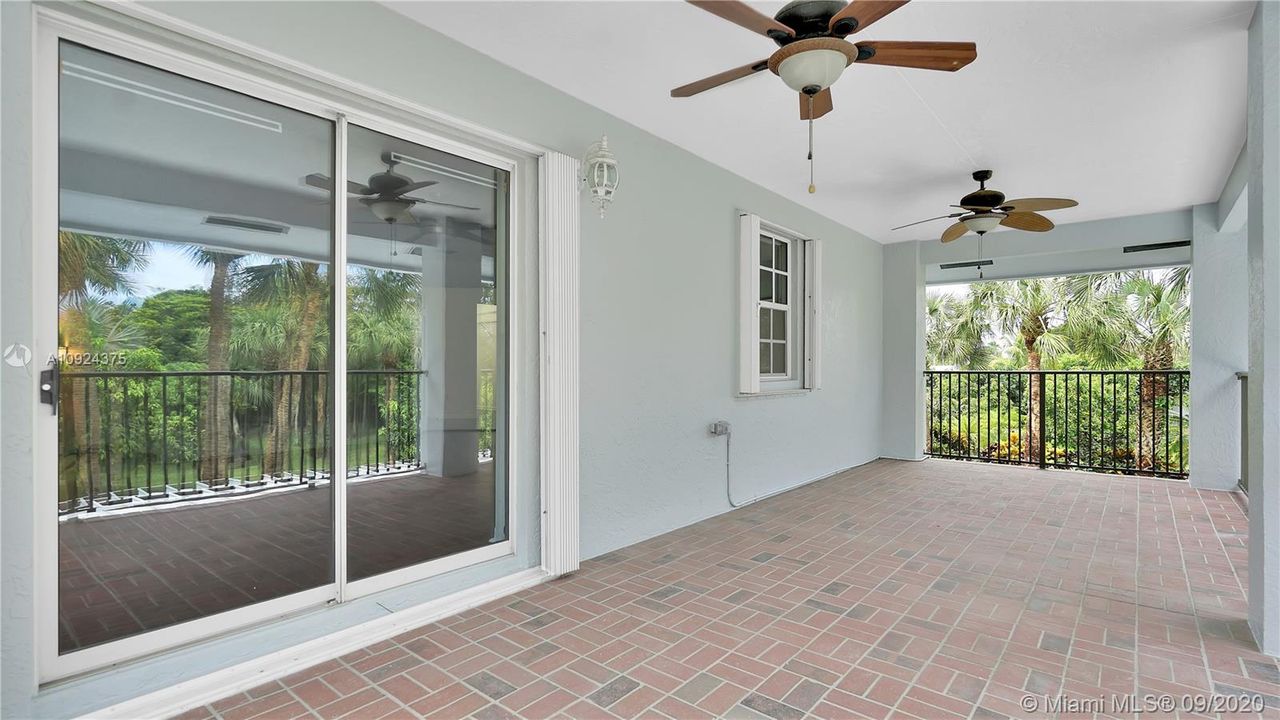 Vendido Recientemente: $575,000 (3 camas, 3 baños, 2653 Pies cuadrados)