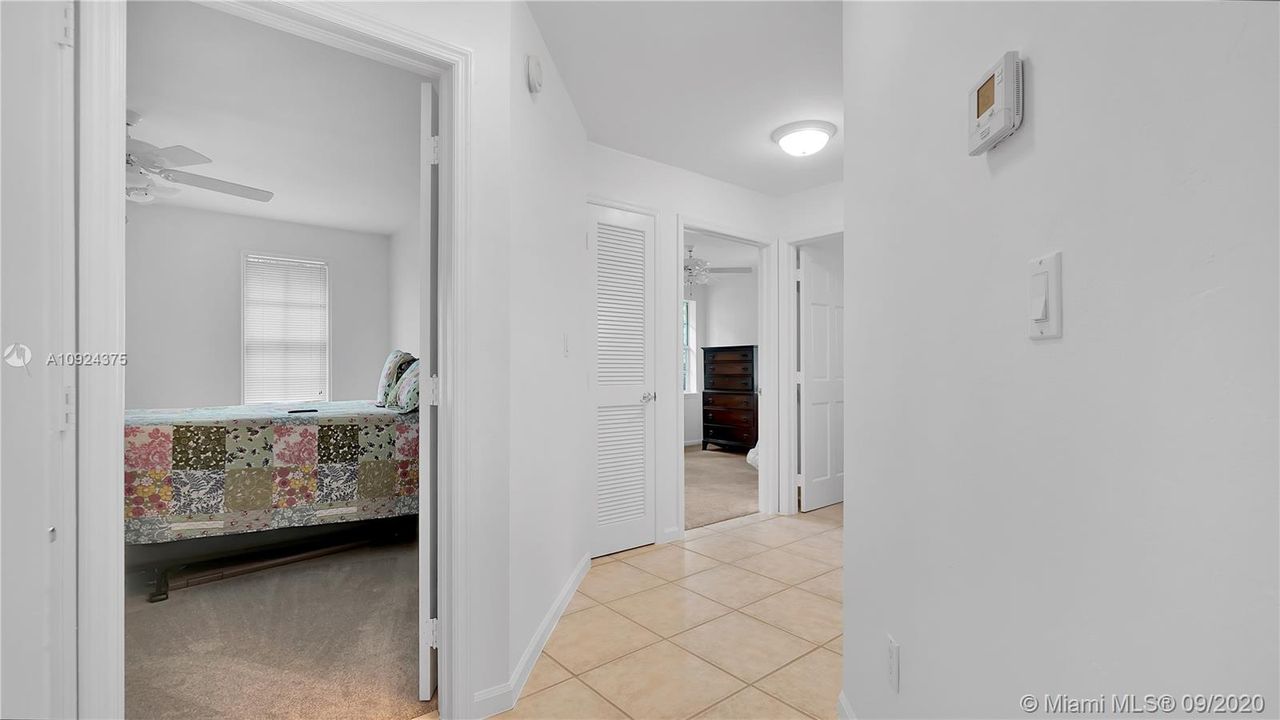Vendido Recientemente: $575,000 (3 camas, 3 baños, 2653 Pies cuadrados)
