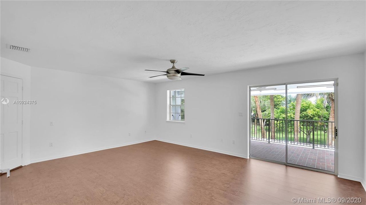 Vendido Recientemente: $575,000 (3 camas, 3 baños, 2653 Pies cuadrados)