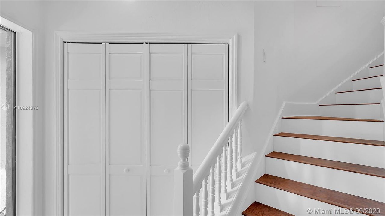 Vendido Recientemente: $575,000 (3 camas, 3 baños, 2653 Pies cuadrados)