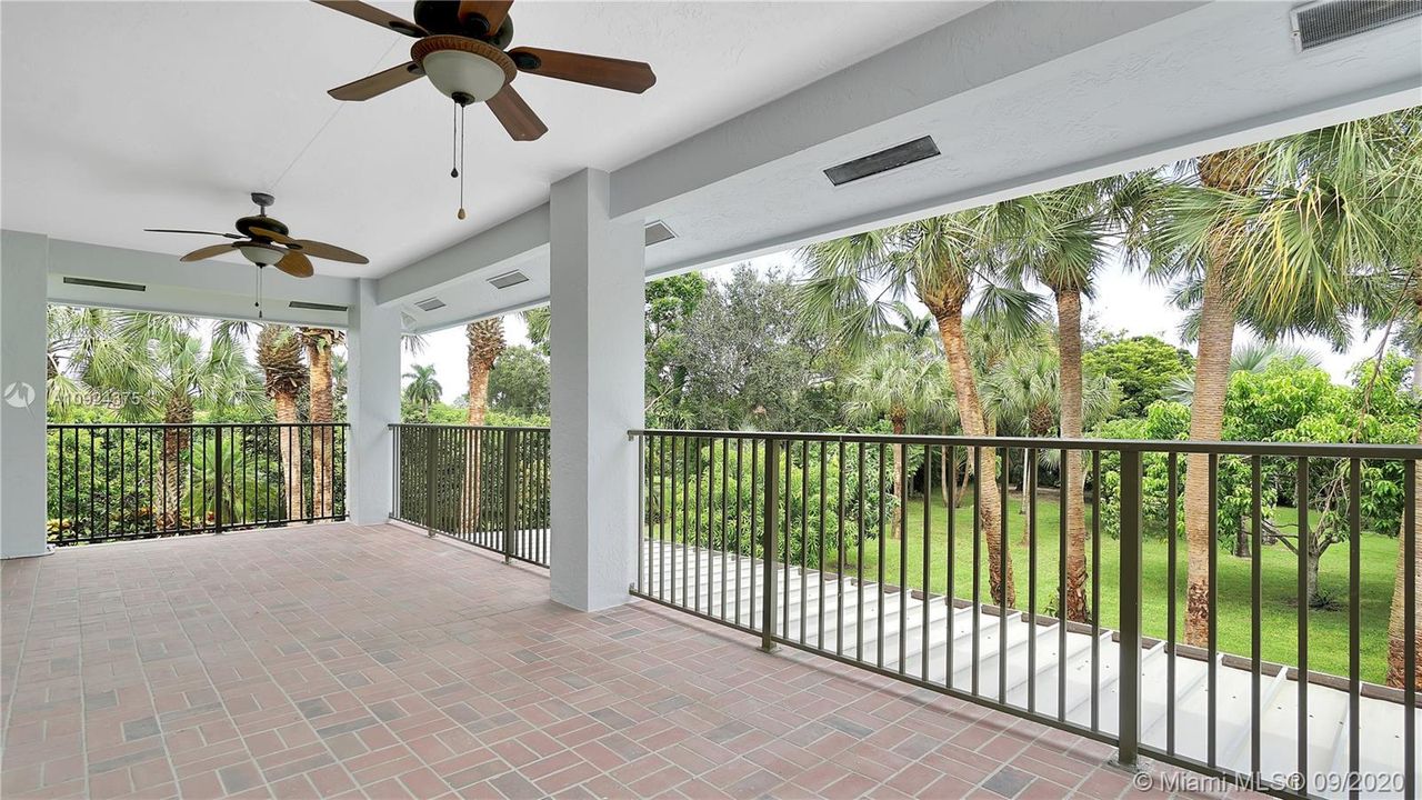 Vendido Recientemente: $575,000 (3 camas, 3 baños, 2653 Pies cuadrados)