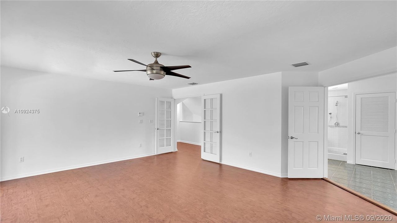Vendido Recientemente: $575,000 (3 camas, 3 baños, 2653 Pies cuadrados)