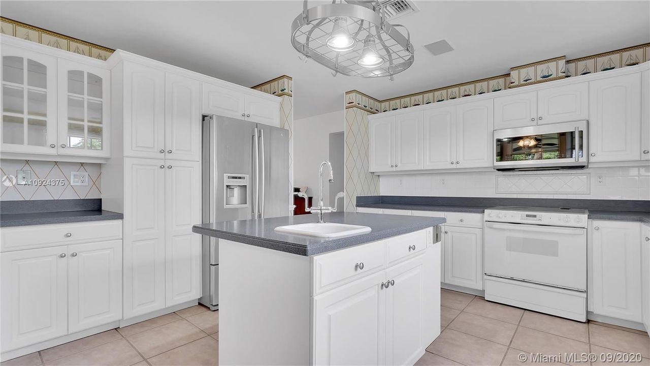 Vendido Recientemente: $575,000 (3 camas, 3 baños, 2653 Pies cuadrados)