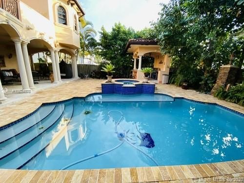 Недавно арендовано: $5,900 (6 спален, 5 ванн, 5209 Квадратных фут)