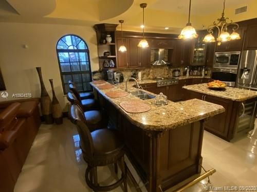 Недавно арендовано: $5,900 (6 спален, 5 ванн, 5209 Квадратных фут)