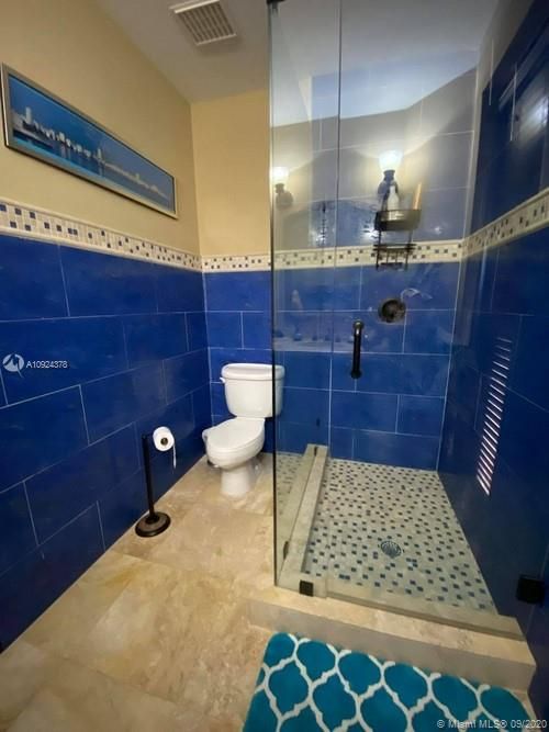 Недавно арендовано: $5,900 (6 спален, 5 ванн, 5209 Квадратных фут)