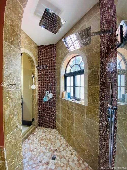 Недавно арендовано: $5,900 (6 спален, 5 ванн, 5209 Квадратных фут)