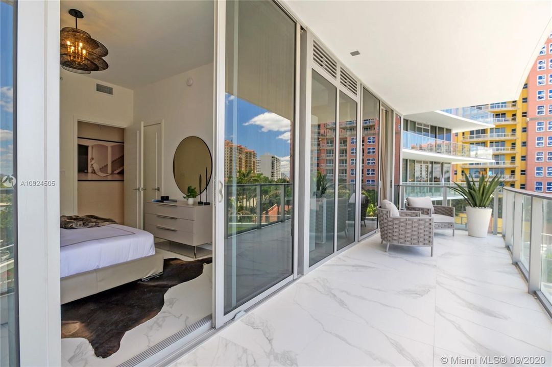 Recently Sold: $3,900,000 (4 beds, 4 baths, 3365 Square Feet)