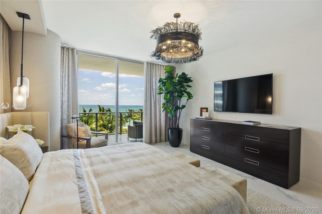 Recently Sold: $3,900,000 (4 beds, 4 baths, 3365 Square Feet)
