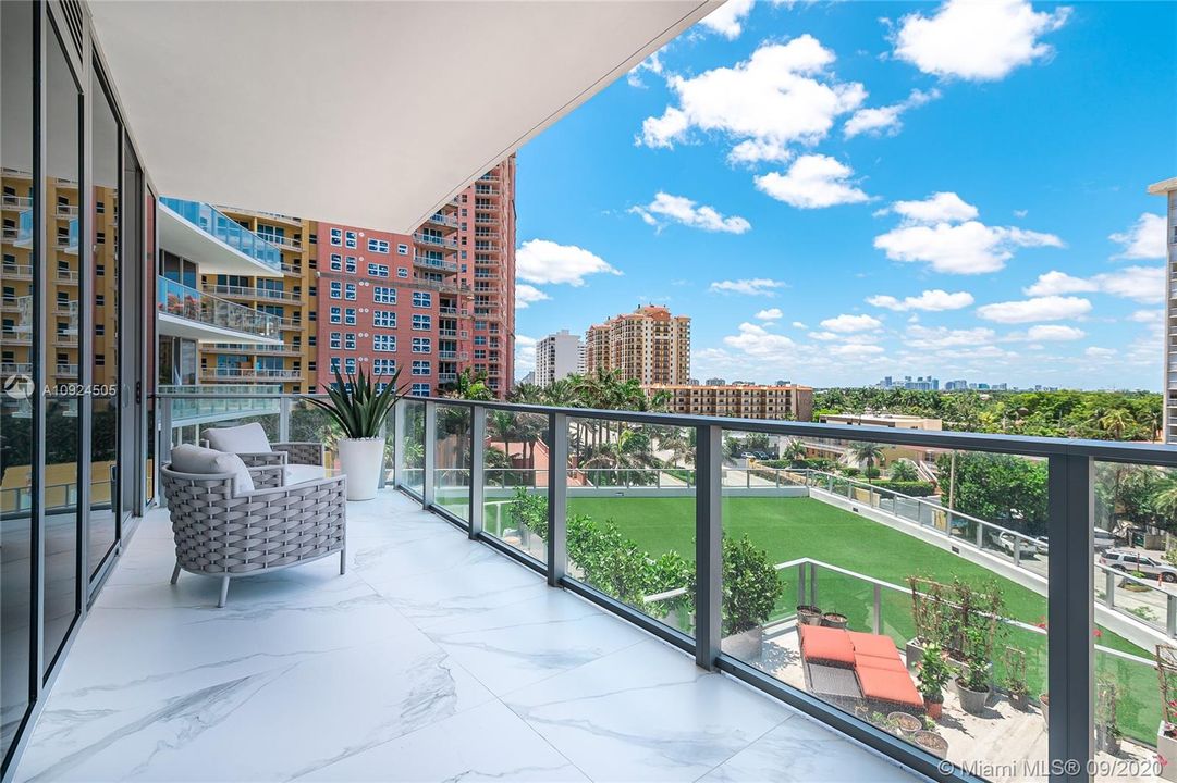 Recently Sold: $3,900,000 (4 beds, 4 baths, 3365 Square Feet)