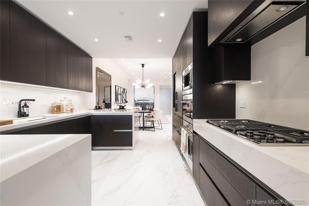 Recently Sold: $3,900,000 (4 beds, 4 baths, 3365 Square Feet)