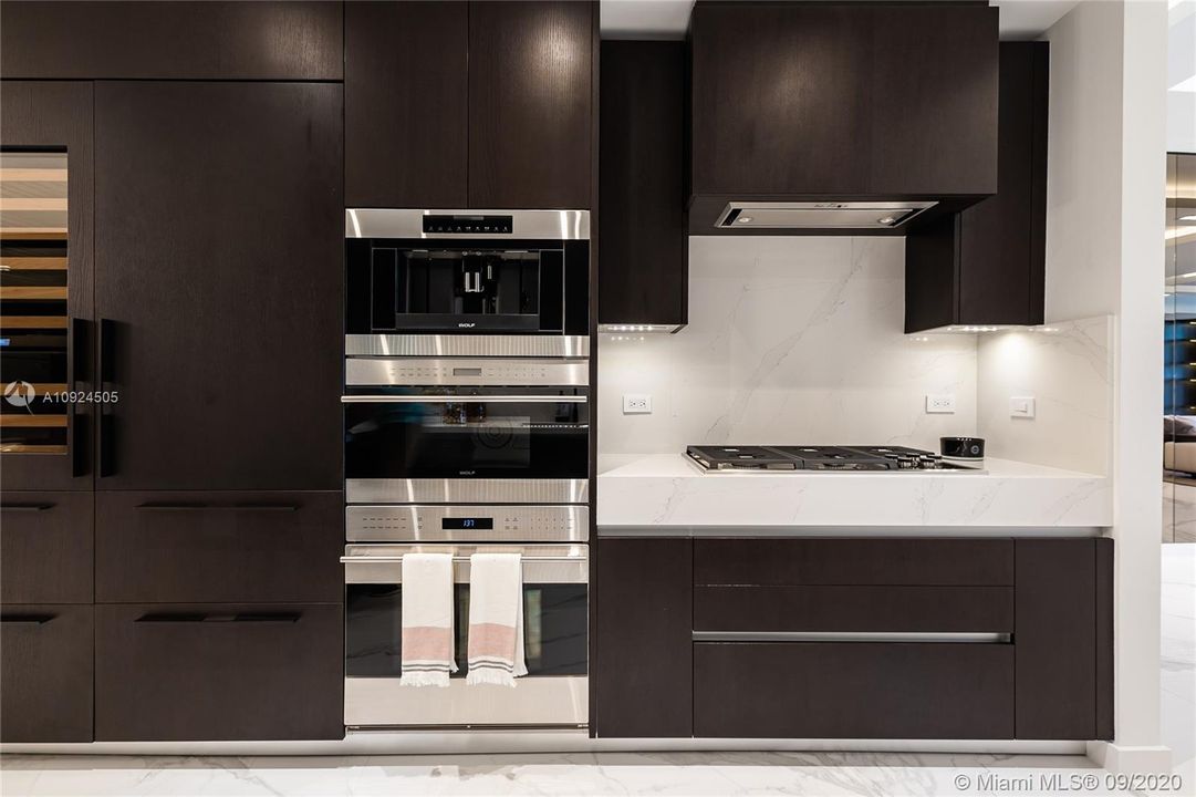 Recently Sold: $3,900,000 (4 beds, 4 baths, 3365 Square Feet)