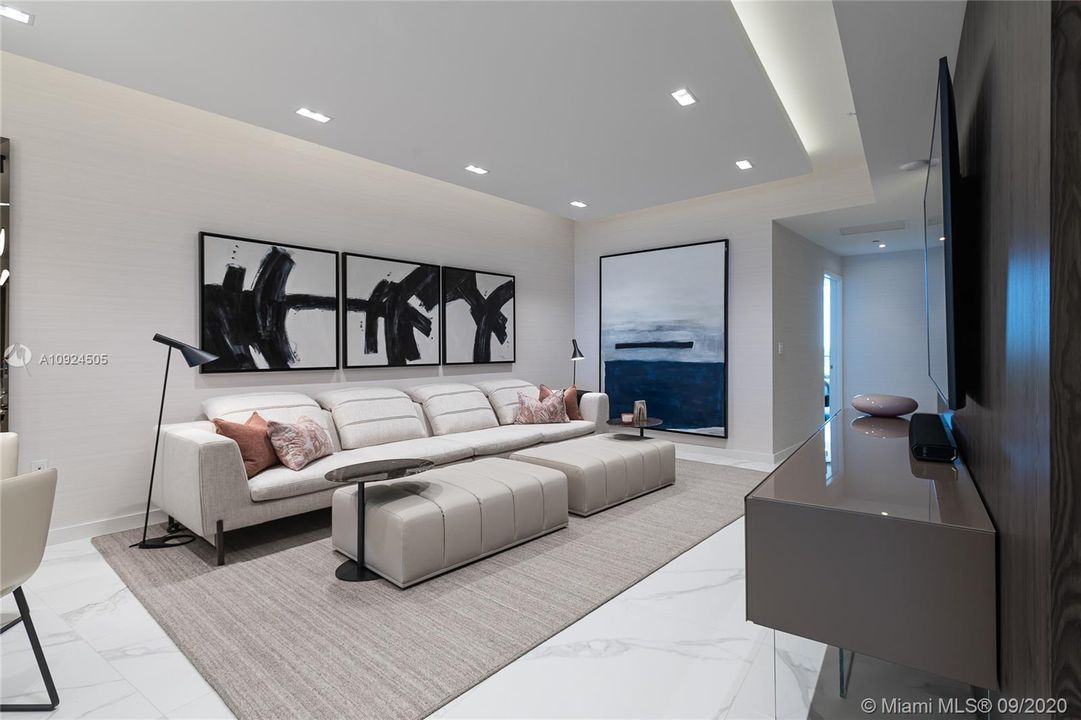 Recently Sold: $3,900,000 (4 beds, 4 baths, 3365 Square Feet)