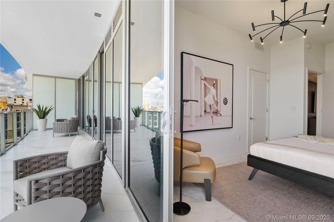 Recently Sold: $3,900,000 (4 beds, 4 baths, 3365 Square Feet)