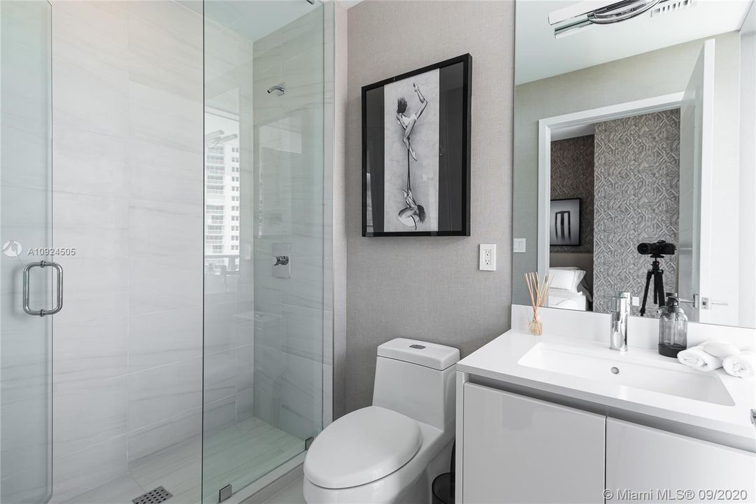 Recently Sold: $3,900,000 (4 beds, 4 baths, 3365 Square Feet)