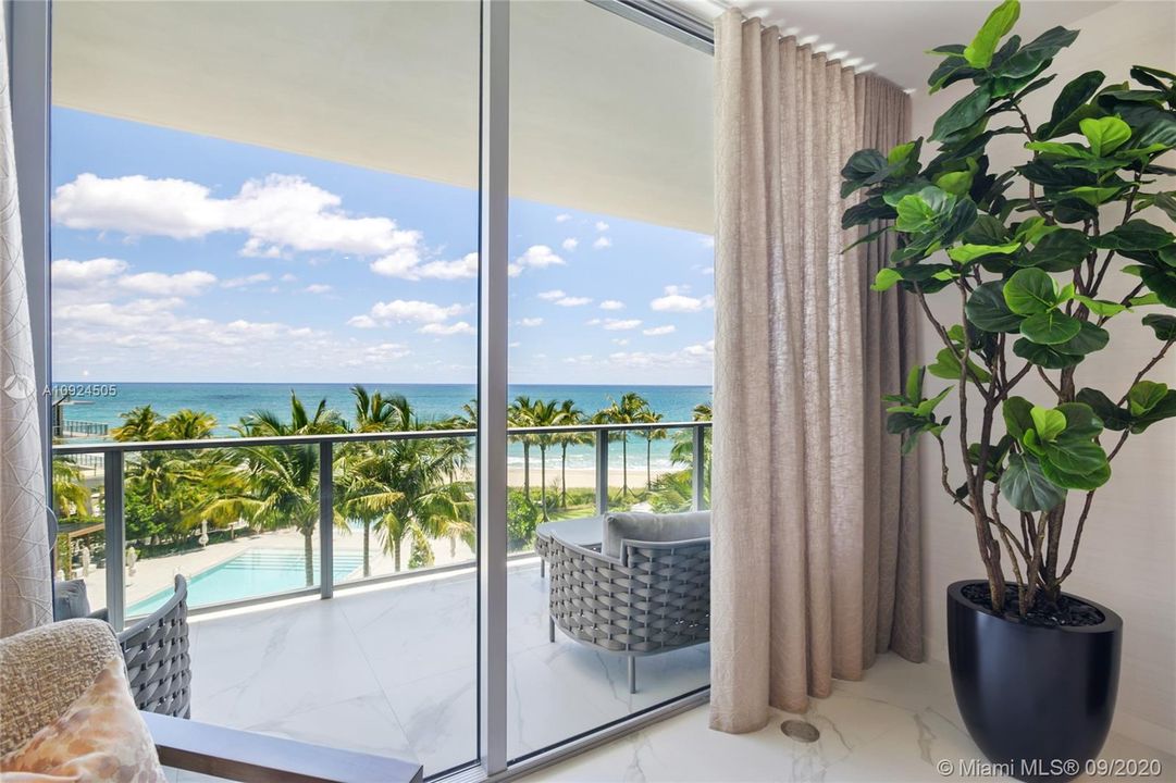 Recently Sold: $3,900,000 (4 beds, 4 baths, 3365 Square Feet)