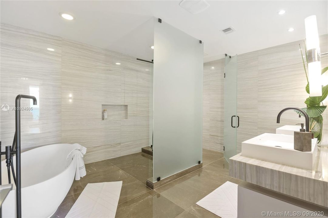 Recently Sold: $3,900,000 (4 beds, 4 baths, 3365 Square Feet)