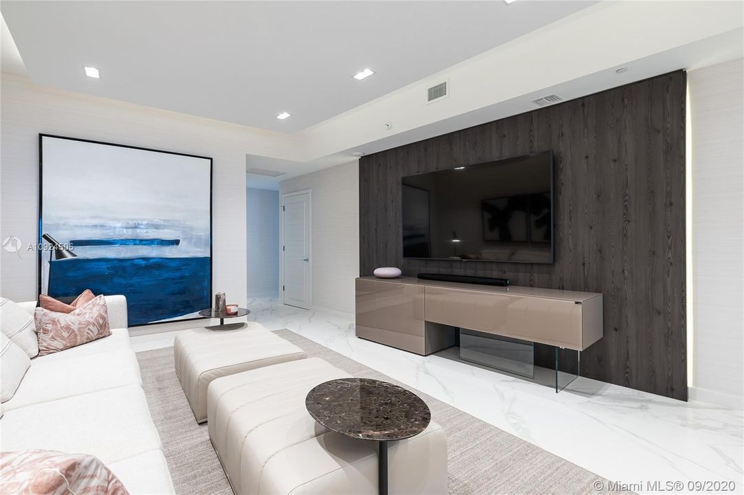 Recently Sold: $3,900,000 (4 beds, 4 baths, 3365 Square Feet)