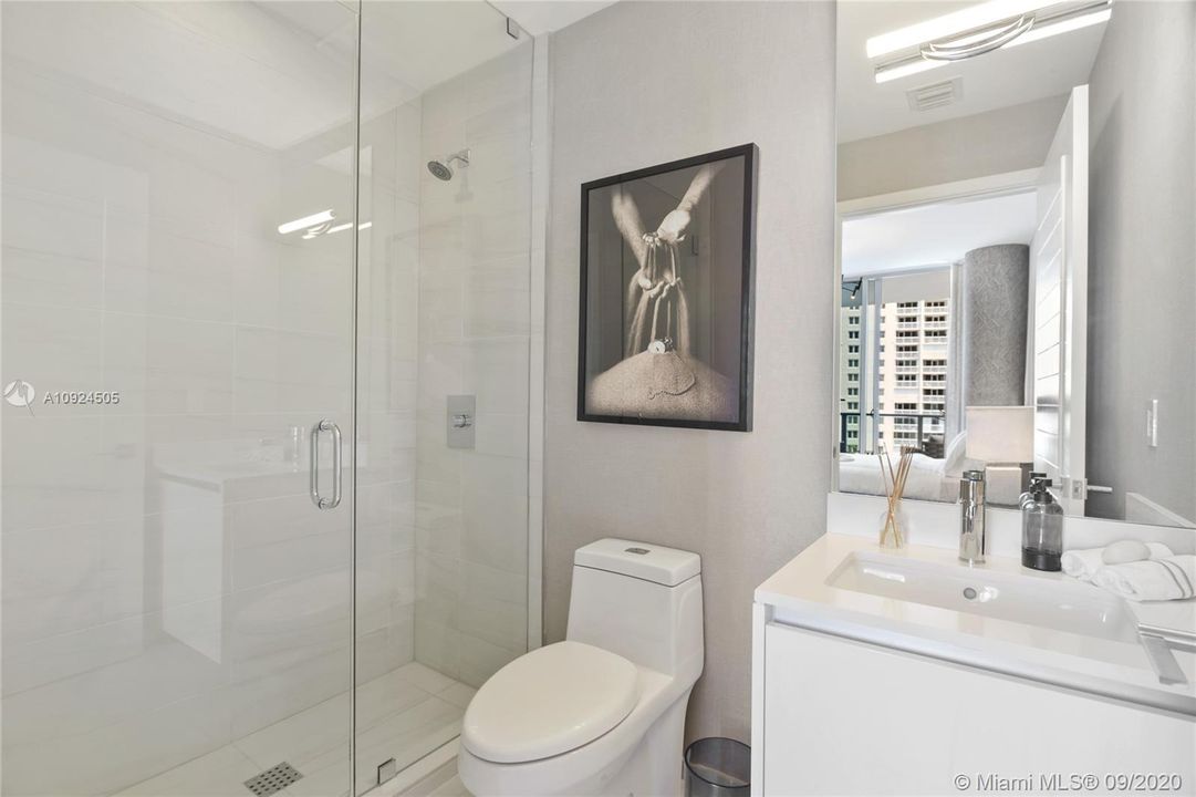 Recently Sold: $3,900,000 (4 beds, 4 baths, 3365 Square Feet)