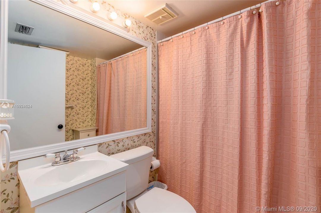 最近售出: $195,000 (3 贝兹, 2 浴室, 1329 平方英尺)