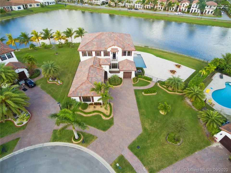 Recently Rented: $7,000 (5 beds, 5 baths, 4110 Square Feet)