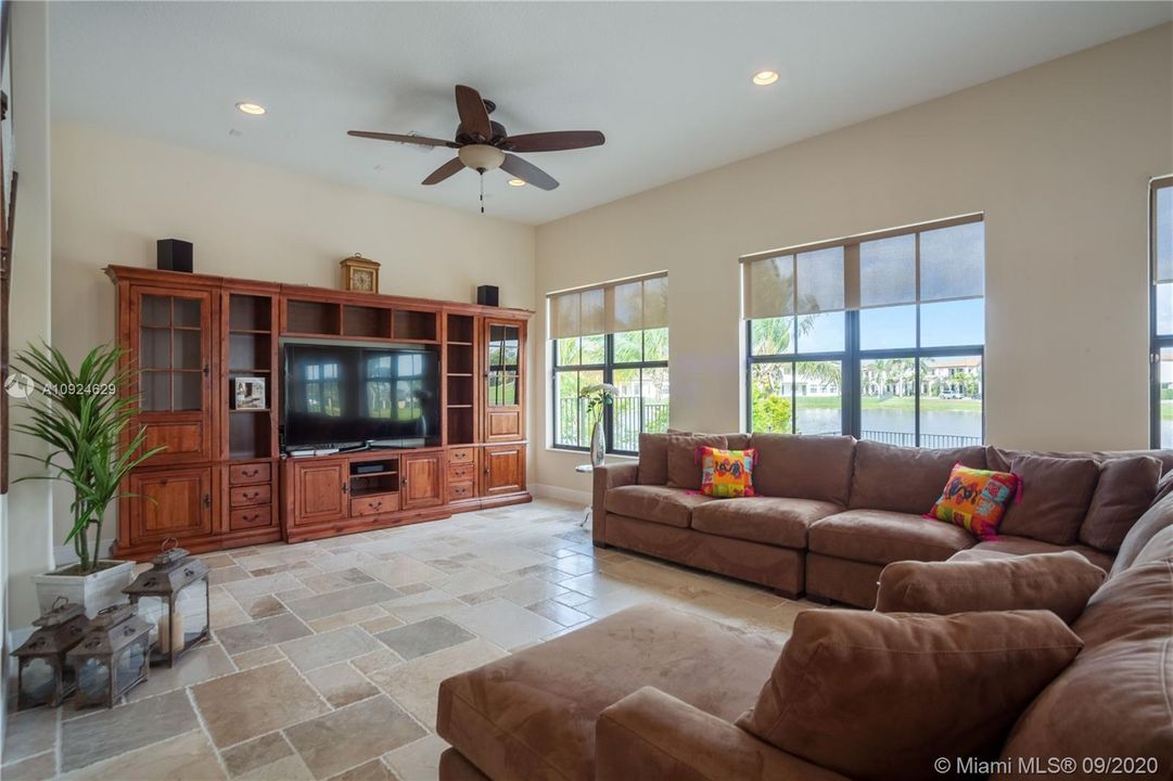 Recently Rented: $7,000 (5 beds, 5 baths, 4110 Square Feet)