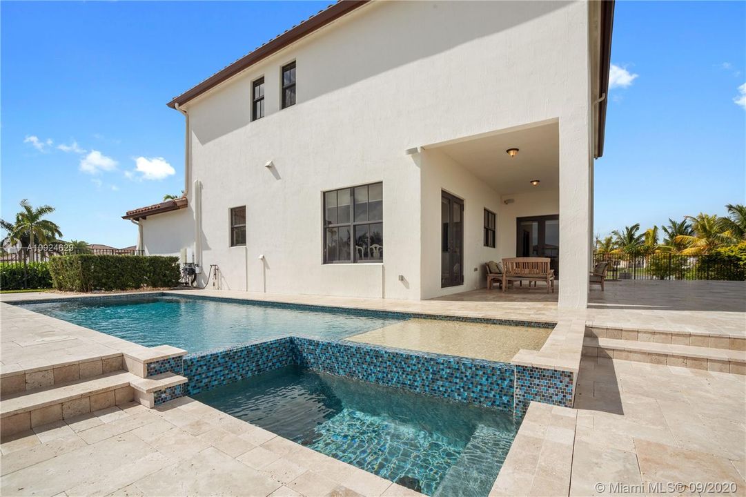 Recently Rented: $7,000 (5 beds, 5 baths, 4110 Square Feet)