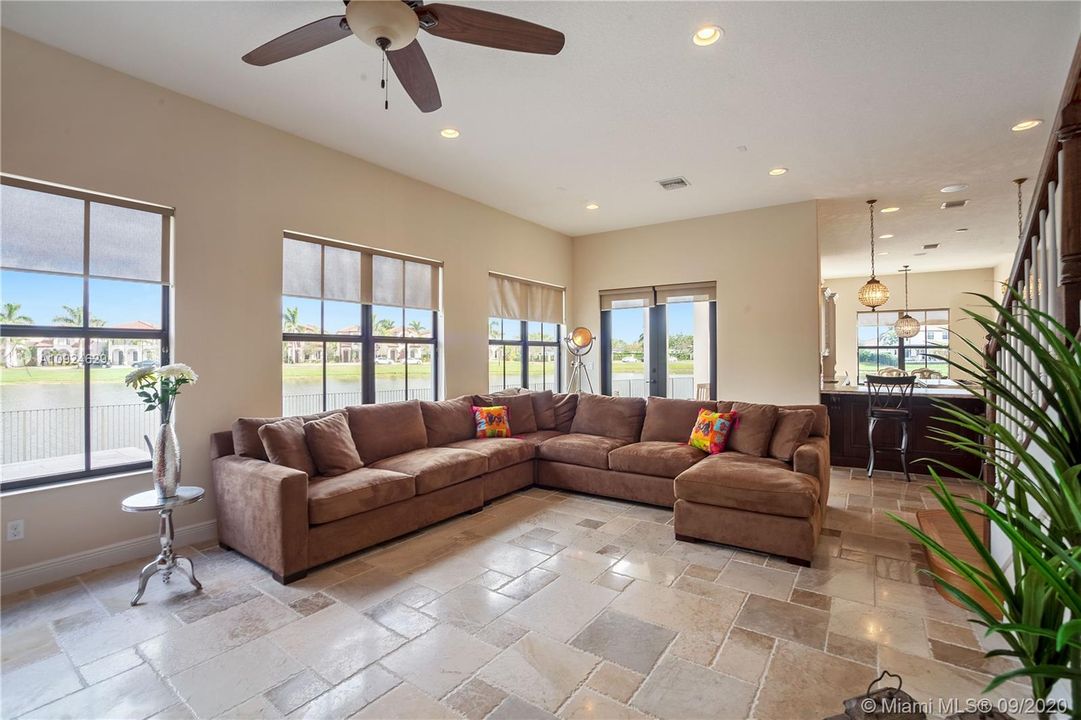Recently Rented: $7,000 (5 beds, 5 baths, 4110 Square Feet)