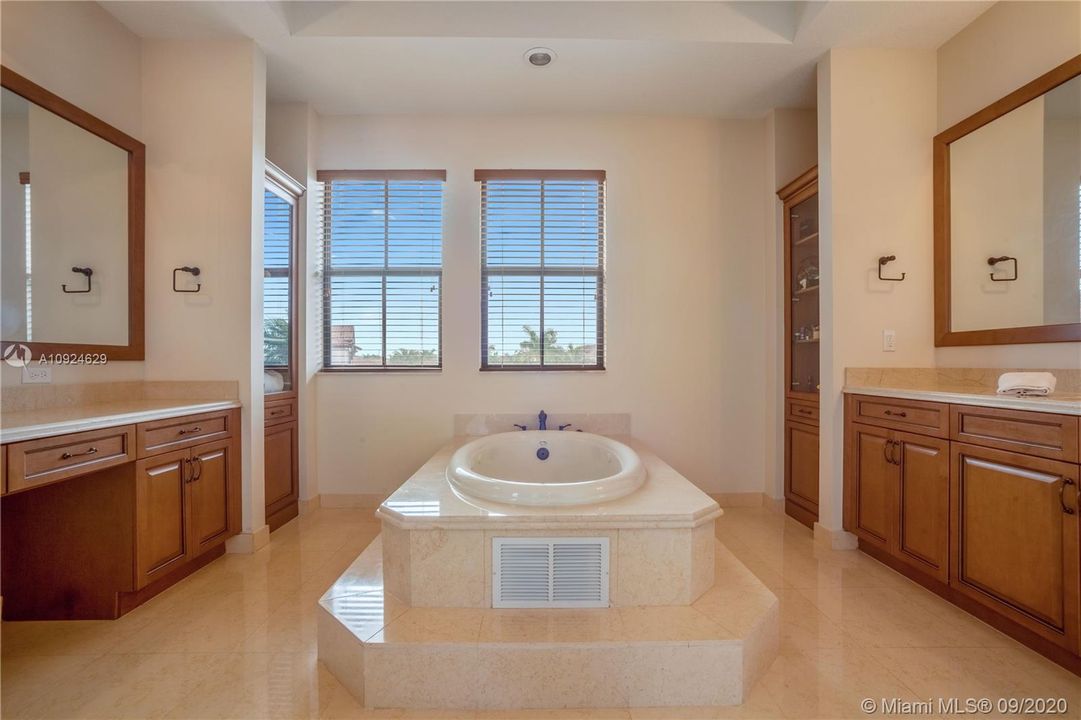 Recently Rented: $7,000 (5 beds, 5 baths, 4110 Square Feet)