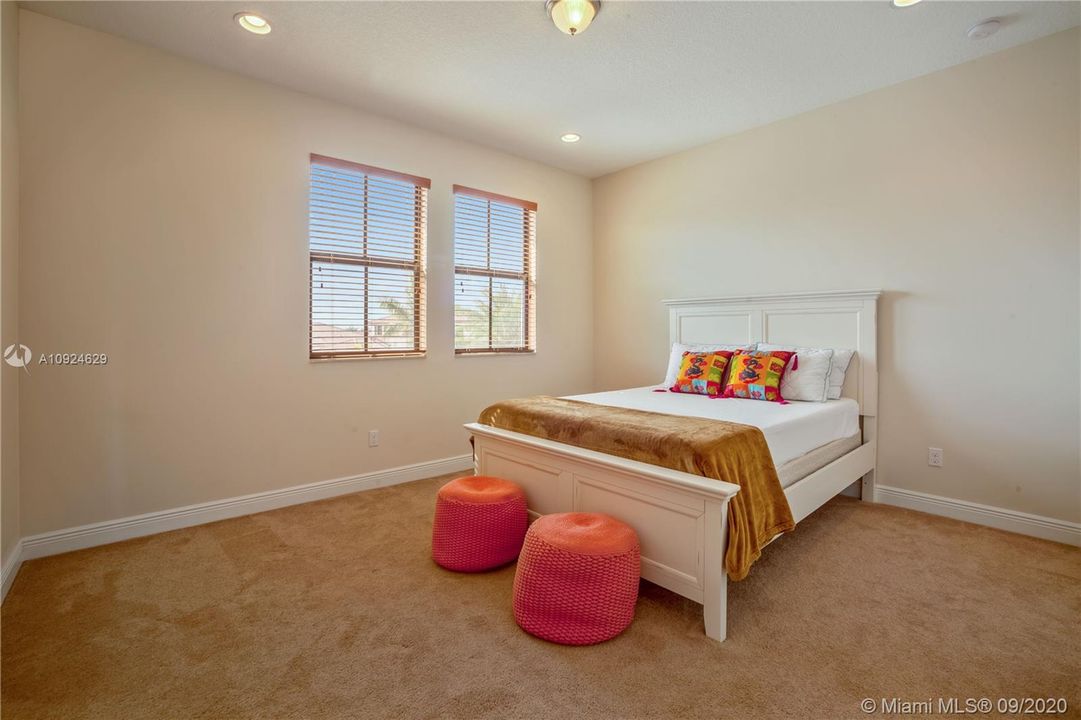Recently Rented: $7,000 (5 beds, 5 baths, 4110 Square Feet)
