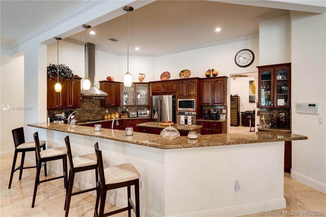 Recently Sold: $1,369,000 (6 beds, 5 baths, 4674 Square Feet)