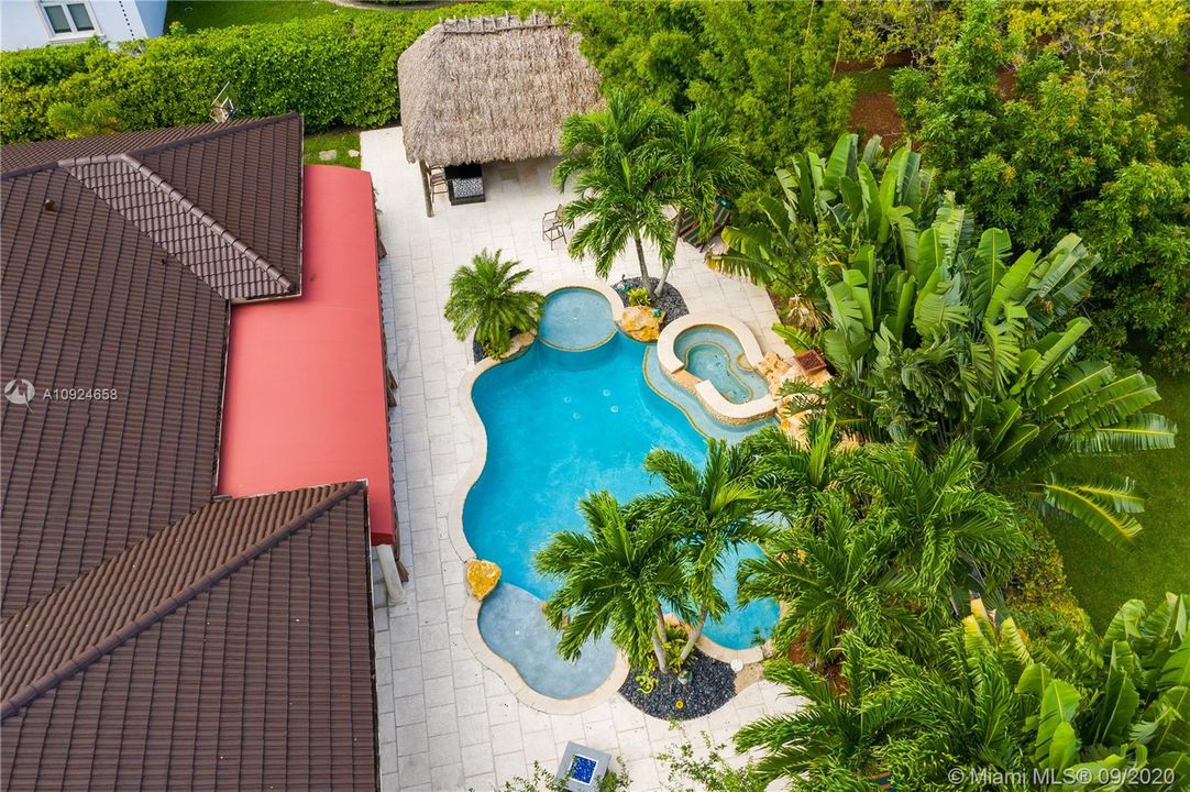 Recently Sold: $1,369,000 (6 beds, 5 baths, 4674 Square Feet)