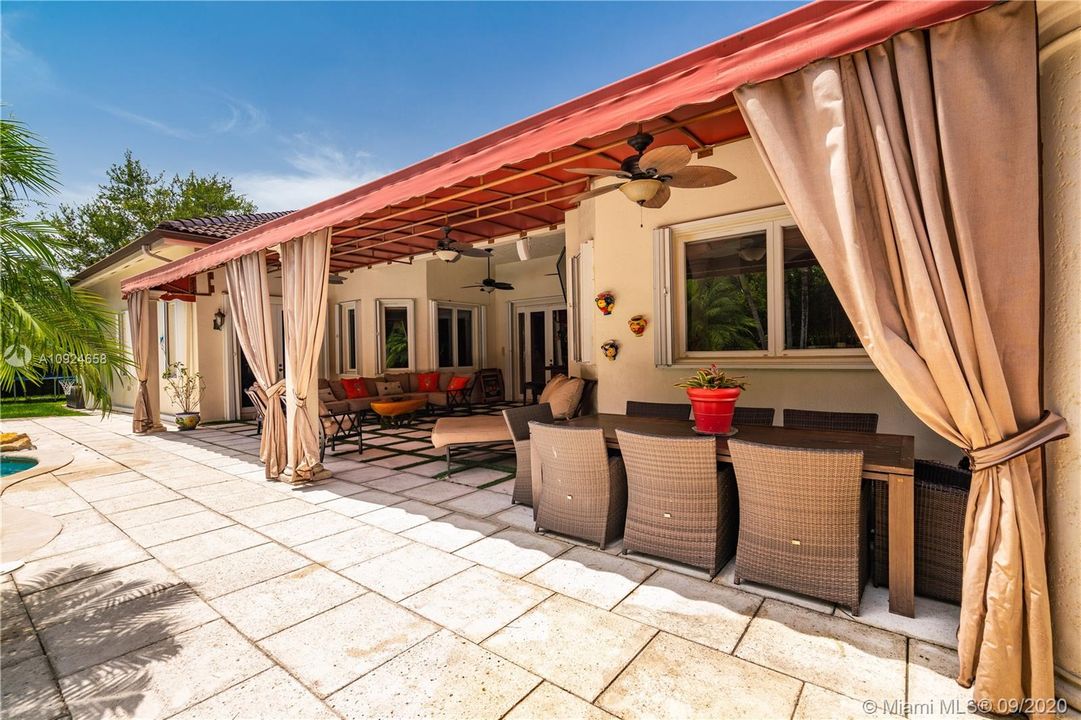 Recently Sold: $1,369,000 (6 beds, 5 baths, 4674 Square Feet)