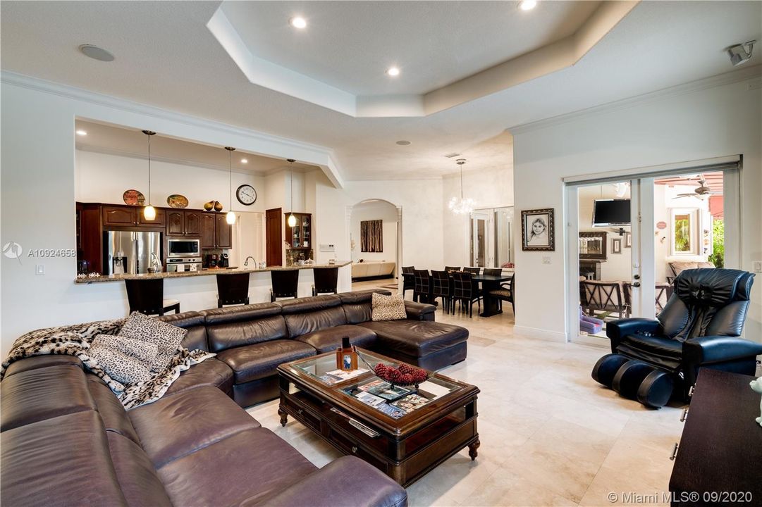 Recently Sold: $1,369,000 (6 beds, 5 baths, 4674 Square Feet)