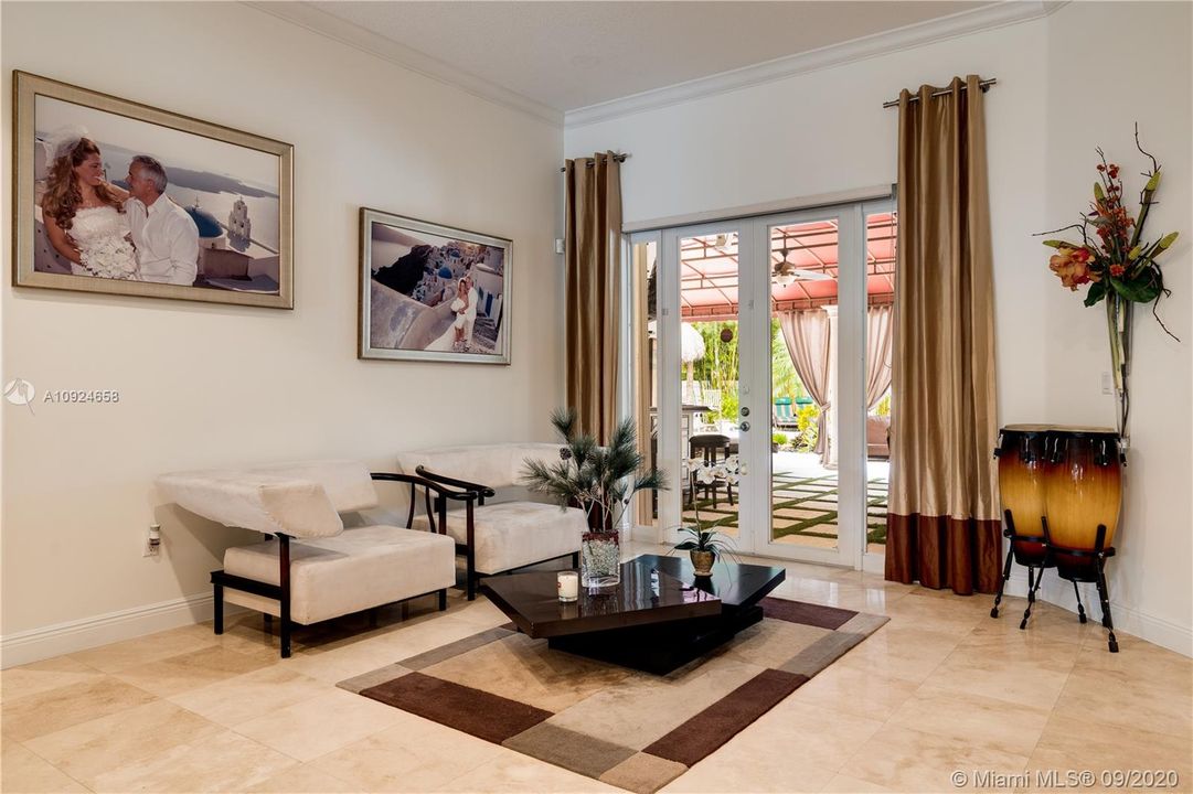Recently Sold: $1,369,000 (6 beds, 5 baths, 4674 Square Feet)
