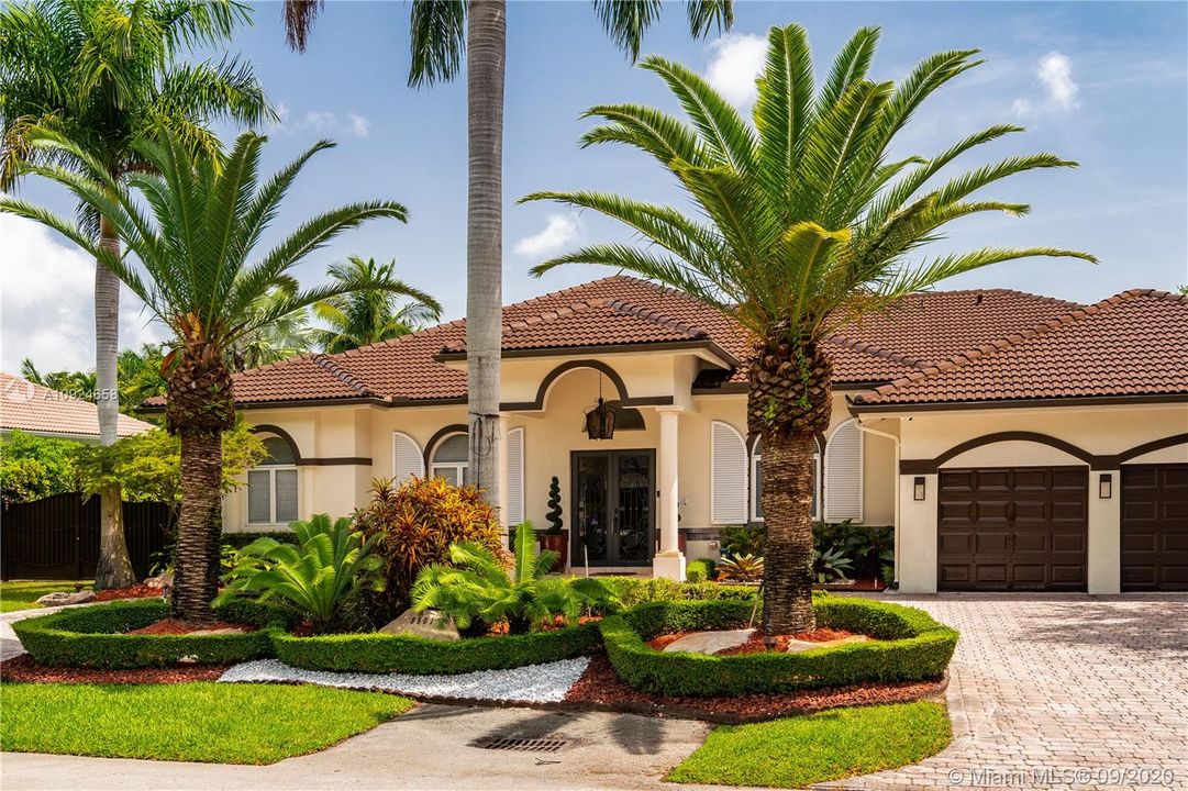 Recently Sold: $1,369,000 (6 beds, 5 baths, 4674 Square Feet)